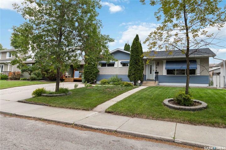 Property Photo: 106 Phillips Crescent SK S7H 3N1