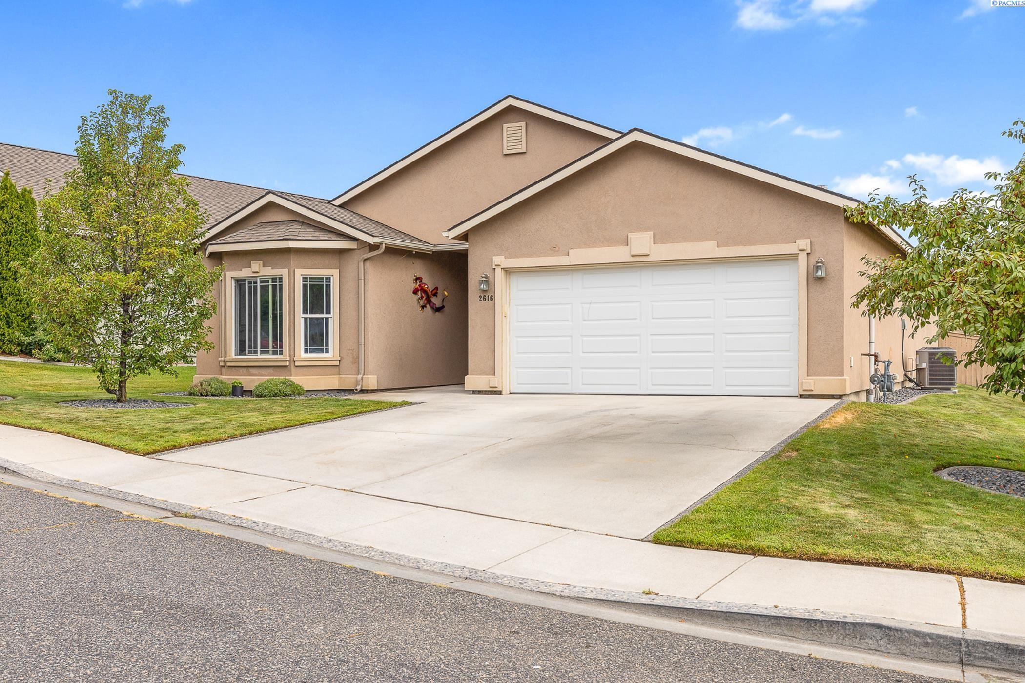 Property Photo: 2616 Eaglewatch Loop WA 99354