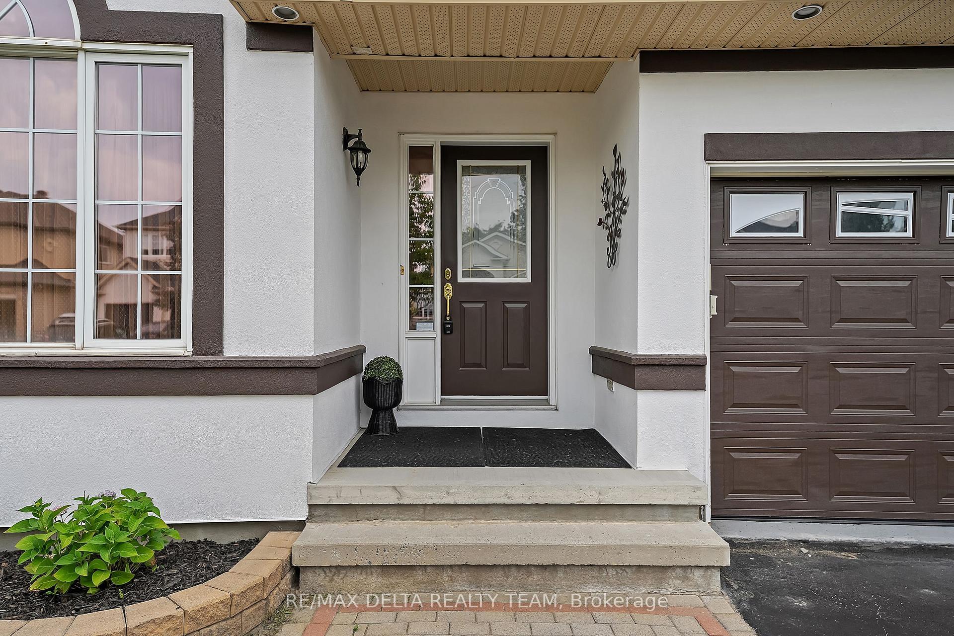 Property Photo:  5 Bentgrass Green N/A  ON K2J 4Y1 
