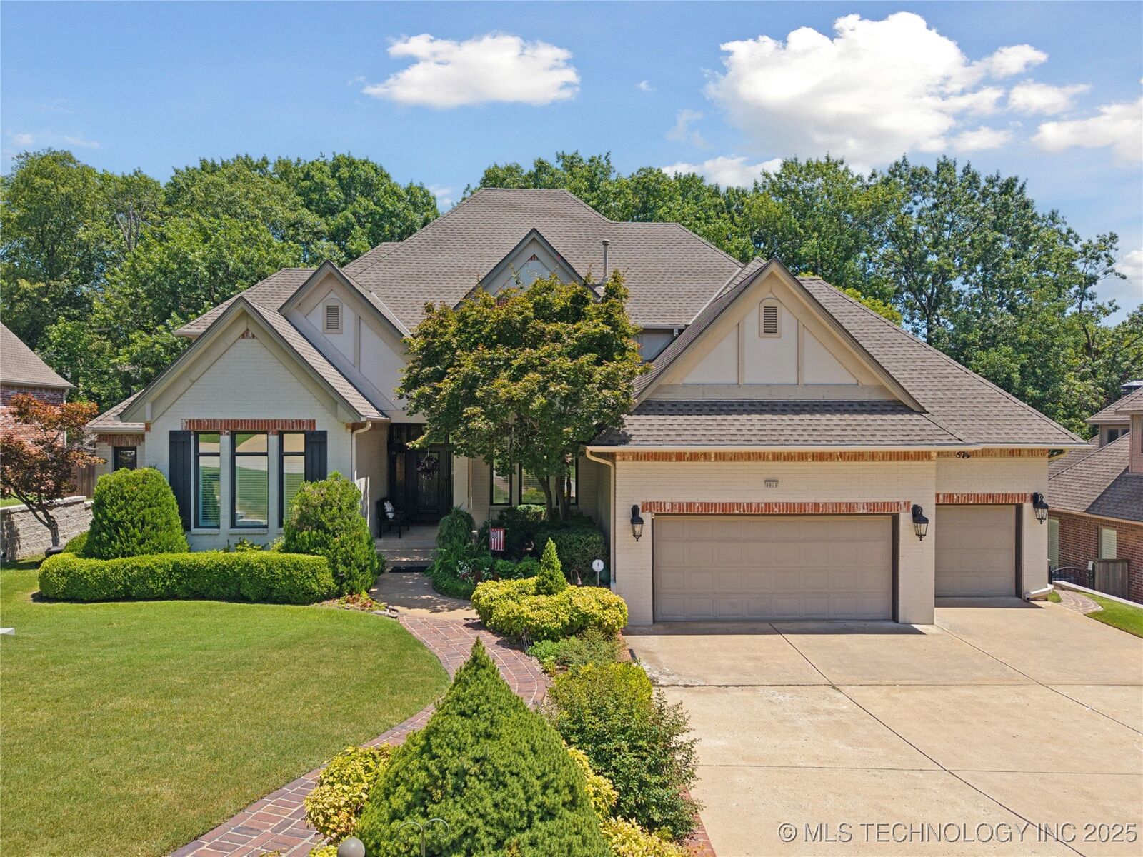 Property Photo: 8915 S Kingston Avenue OK 74137
