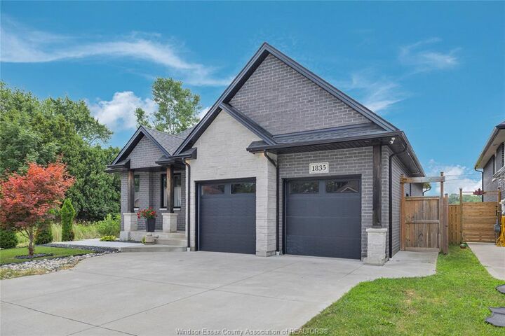 Property Photo:  1835 Dominion Boulevard  ON N9B 3H8 