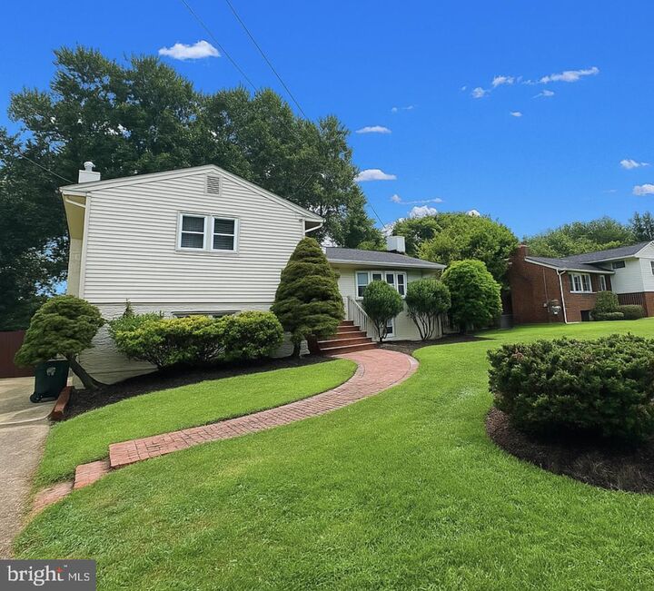 Property Photo: 1726 Baldwin Drive VA 22101