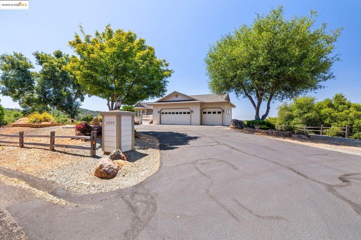 Property Photo: 15595 Curtis Cir CA 95370