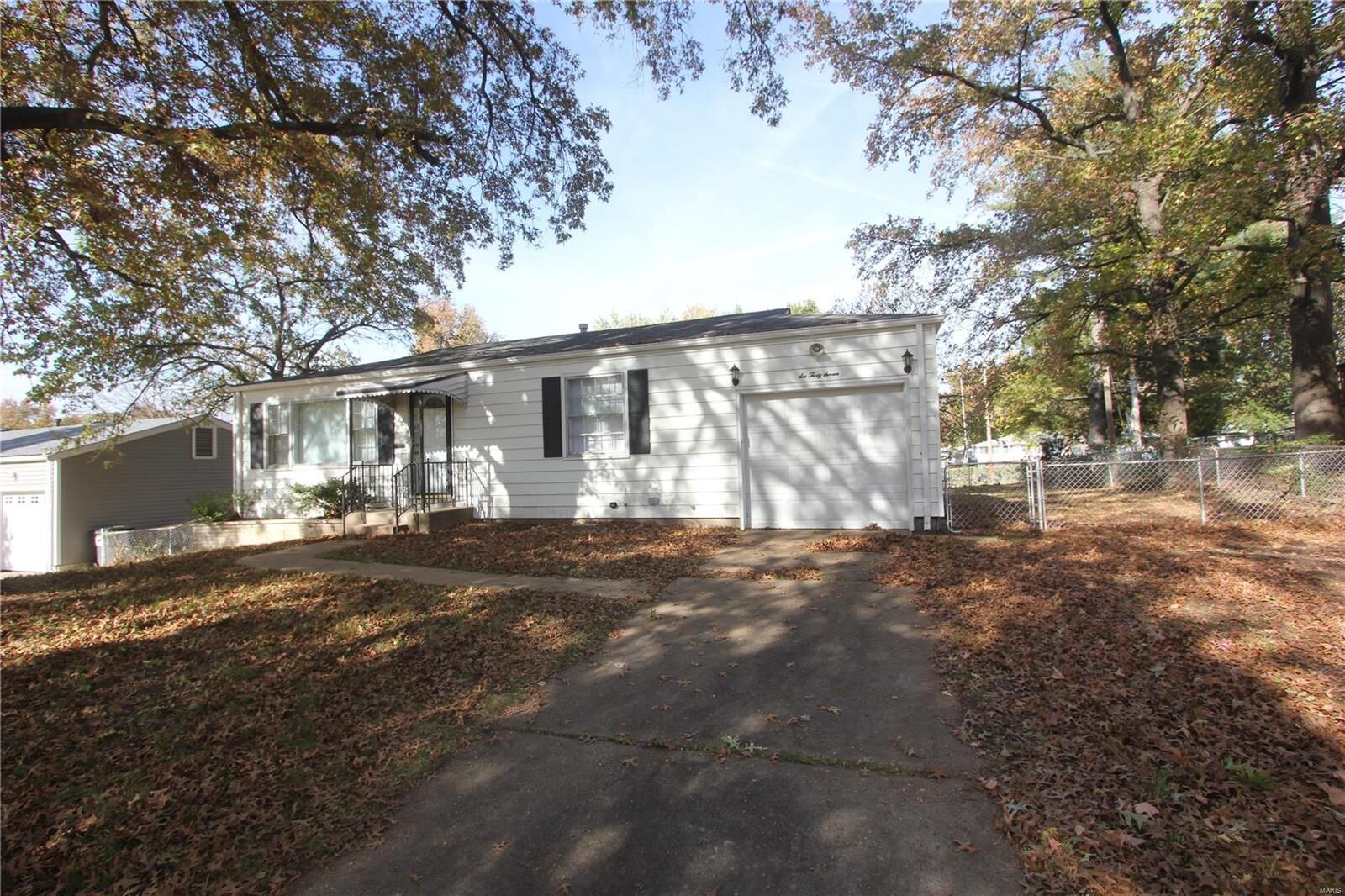Property Photo:  637 Karess Drive  MO 63137 