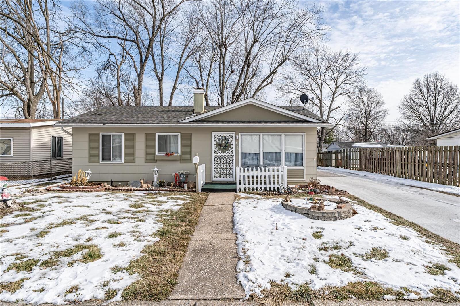 Property Photo:  2740 Birch Avenue  IL 62040 
