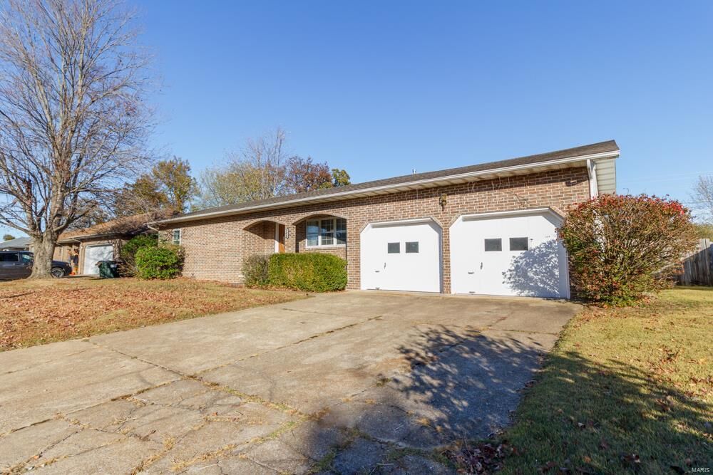 Property Photo: 1424 Deadra Drive MO 65536