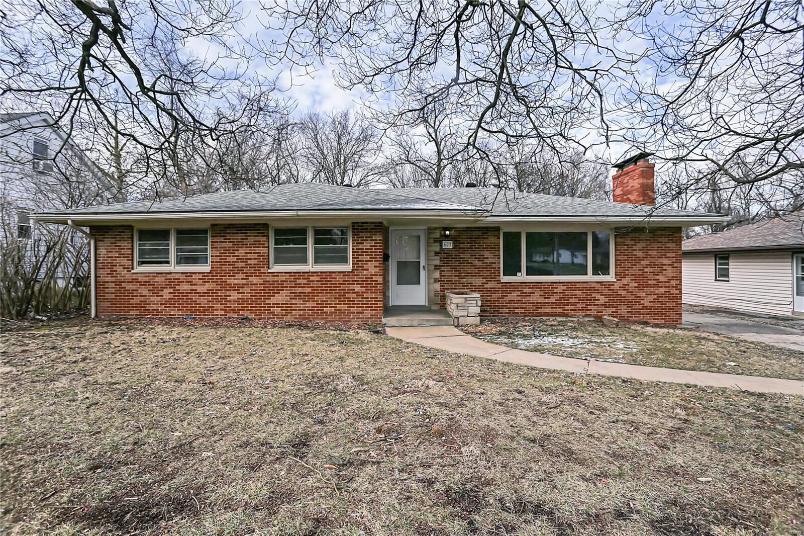 Property Photo:  607 Arrowhead Drive  IL 62234 