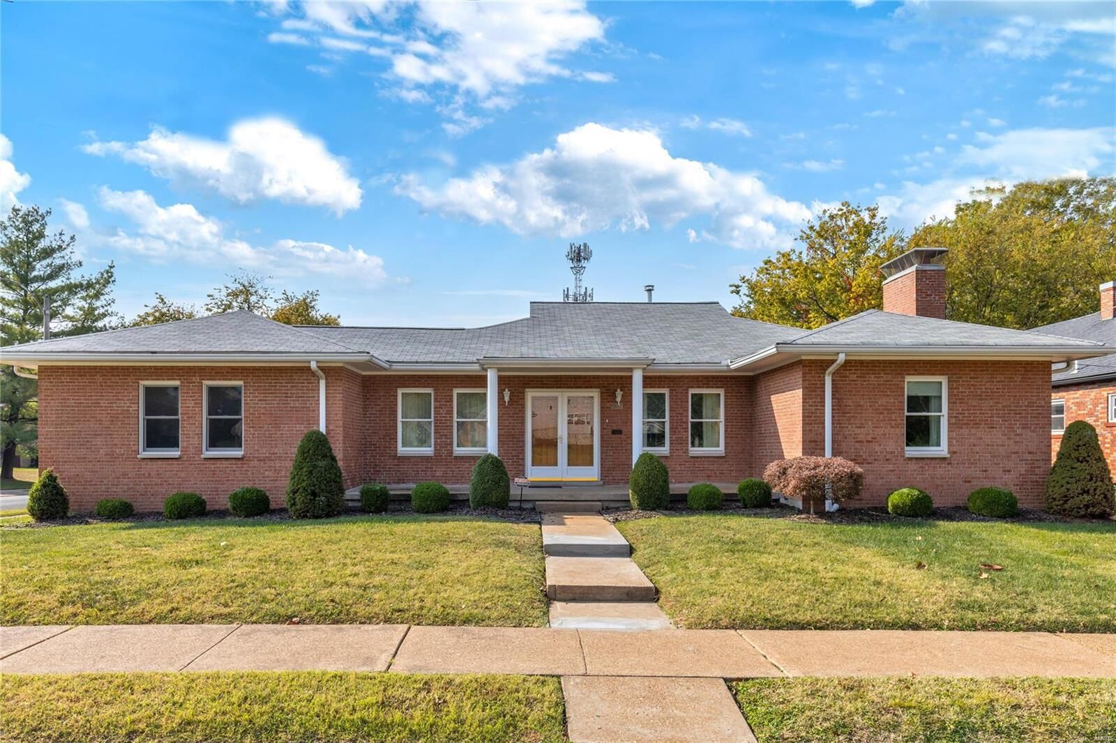 Property Photo: 902 Iron Street MO 63111
