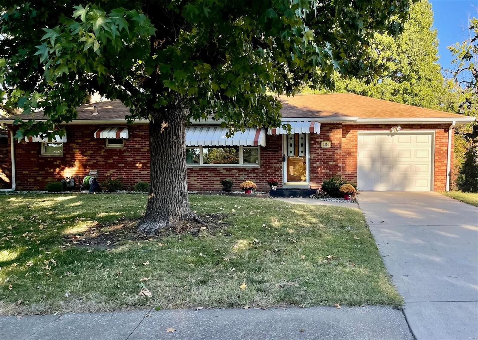 Property Photo: 3124 Ash Avenue IL 62040