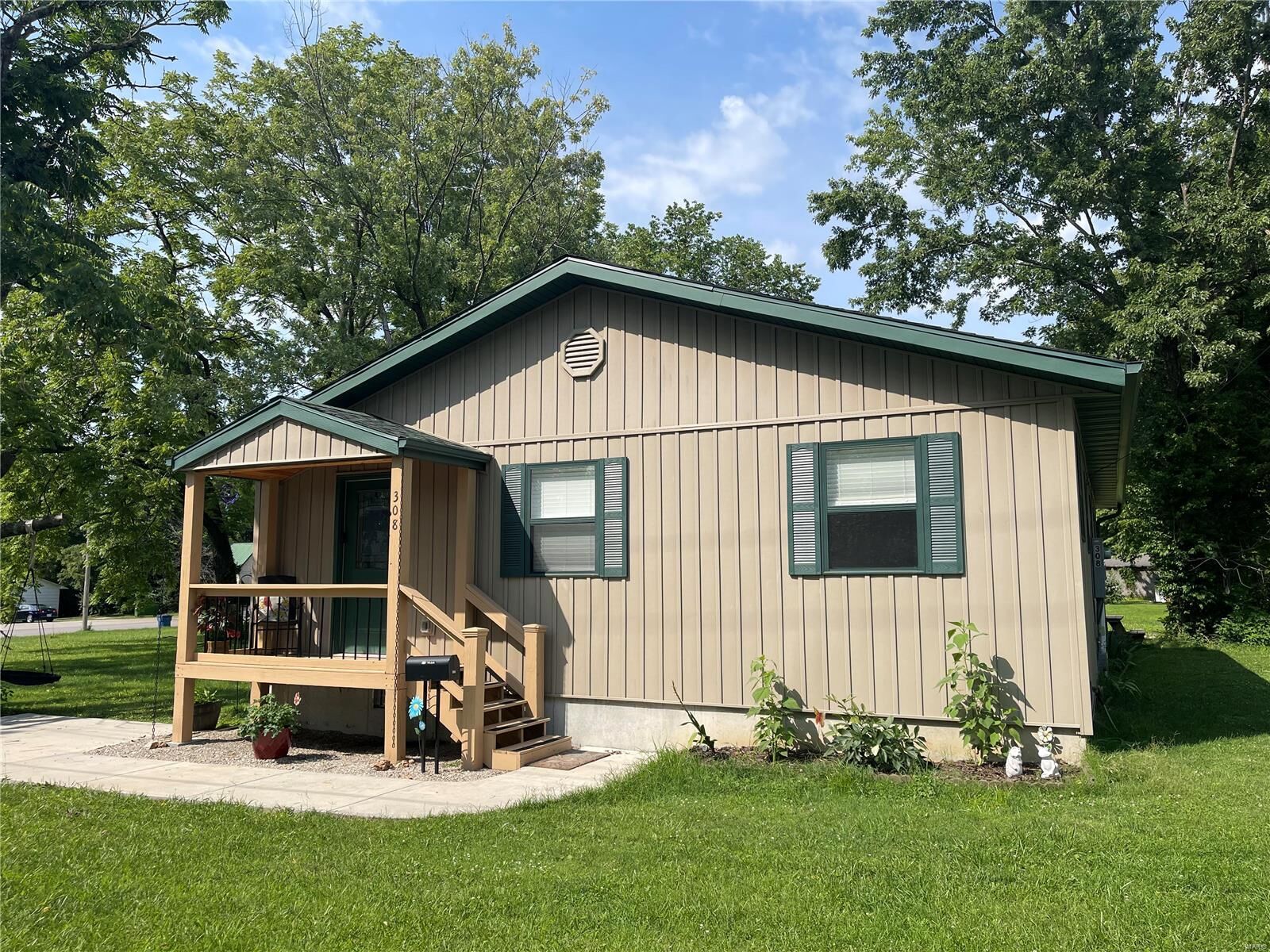 Property Photo: 308 Clough Street MO 65536
