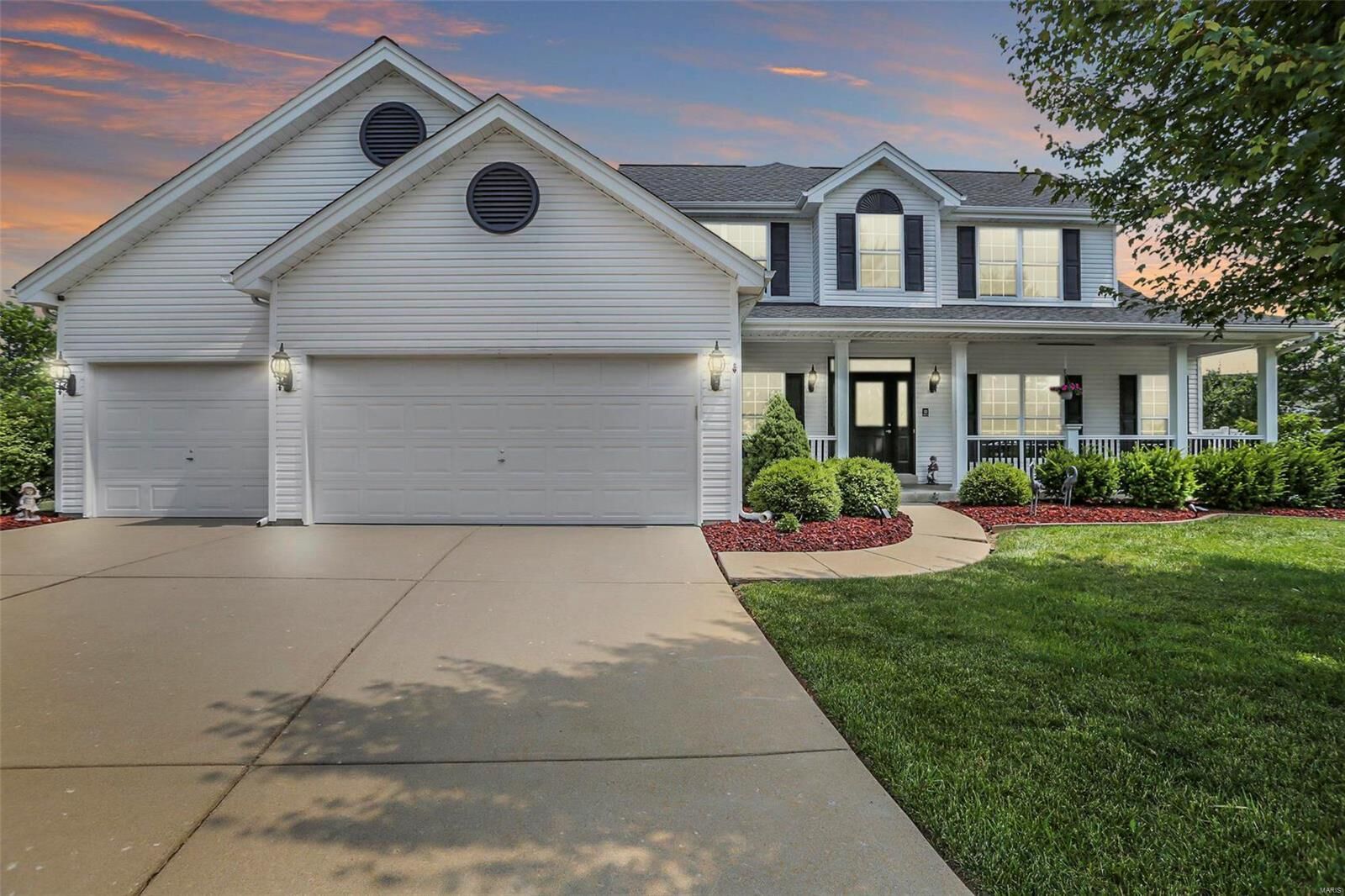 Property Photo: 10 Greenbriar Moors Court MO 63376