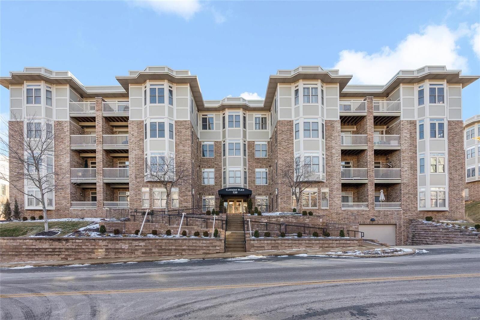 Property Photo: 520 North &Amp South Road 406 MO 63130