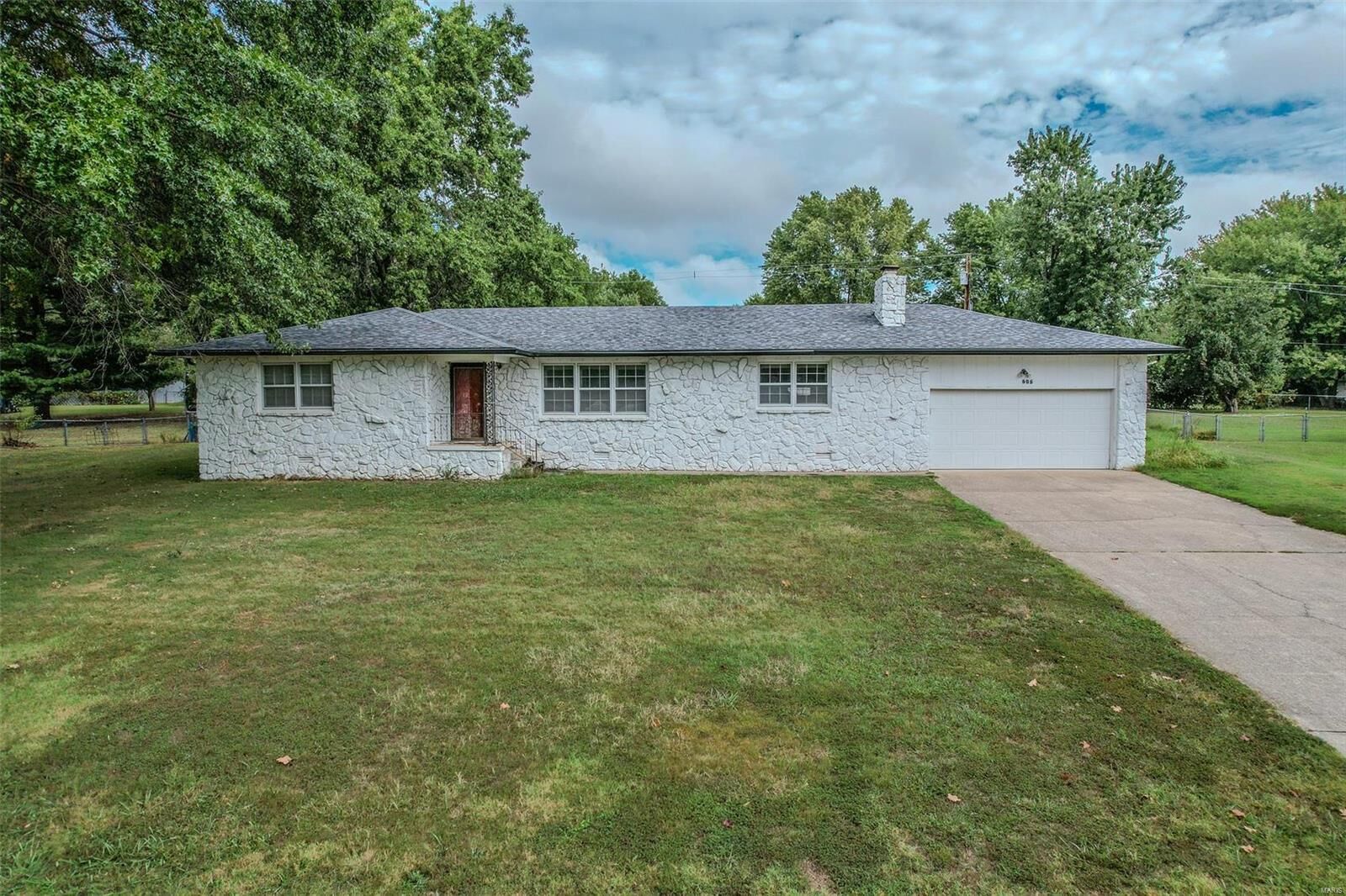 Property Photo: 606 Hunters Creek Drive MO 65536