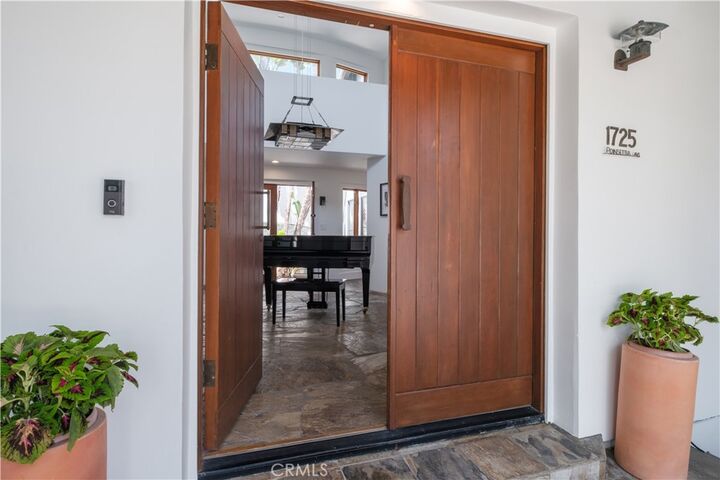 Property Photo: 1725 N Poinsettia Avenue CA 90266