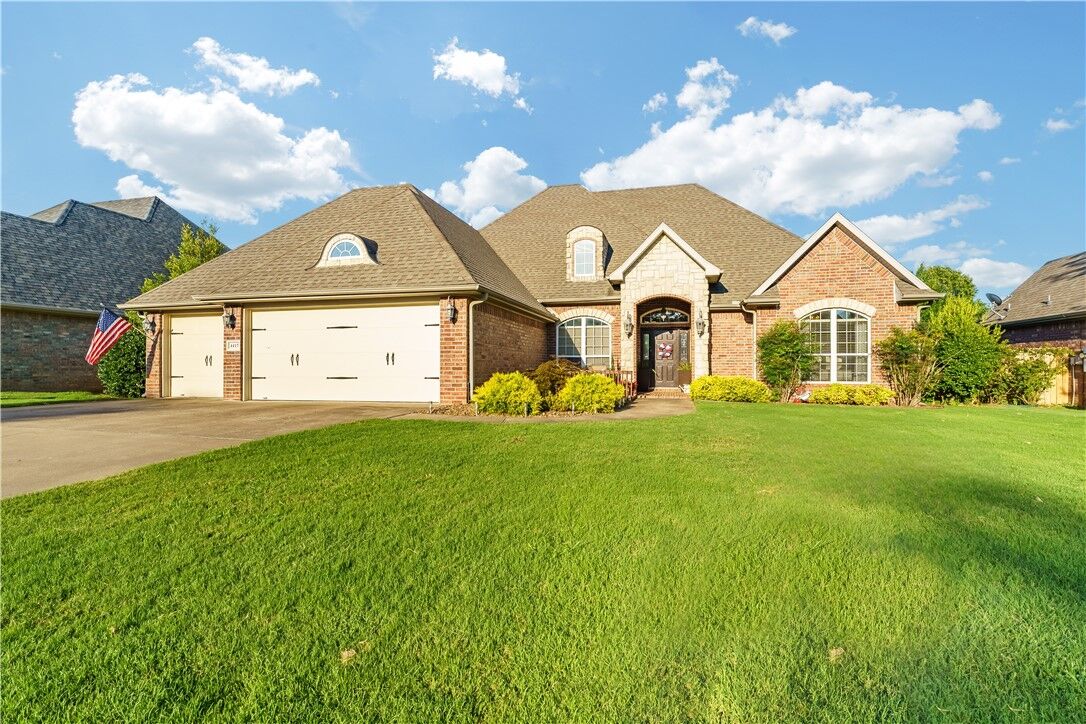 Property Photo: 4417 W Collins Circle AR 72758