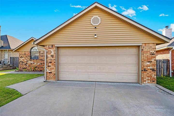 Property Photo: 427 SW 80th Street OK 73505