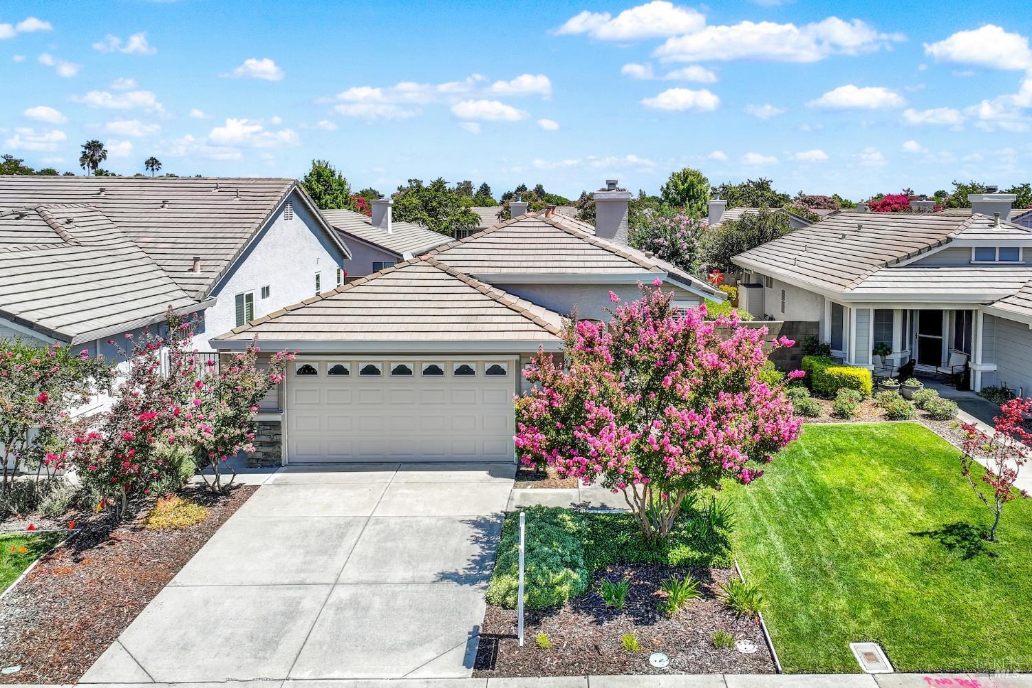 Property Photo: 206 Heirloom Court CA 95687