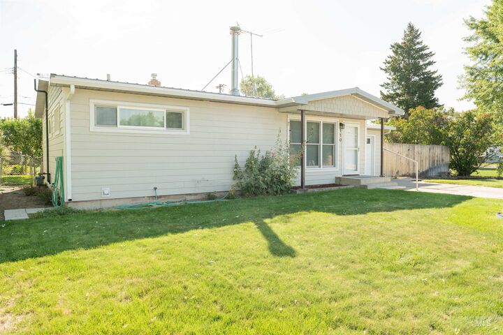 Property Photo:  110 Abbott Dr  ID 83647 