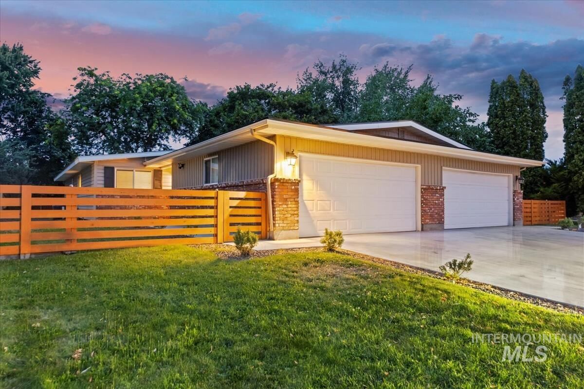 Property Photo: 8561 W Goddard ID 83704