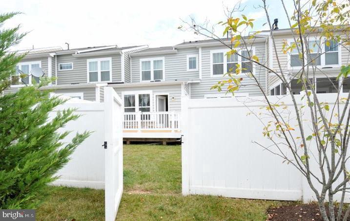 Property Photo: 42436 Grahams Stable Square VA 20148