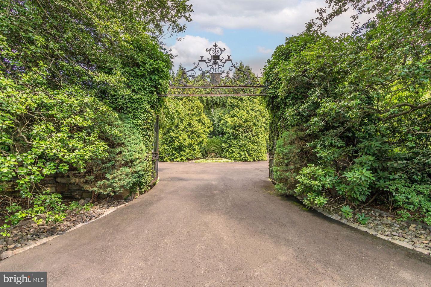 Property Photo: 1035 Wright Drive PA 19006