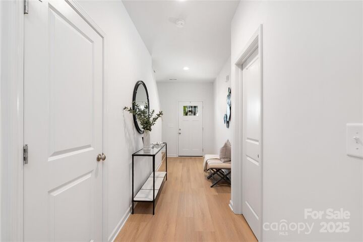 Property Photo:  1121 Thayer Glen Court  NC 28213 