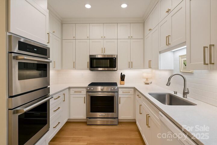 904 Cherokee Road  Charlotte NC 28207 photo