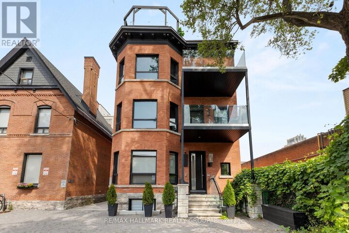 Property Photo:  201 Maclaren Street 2  ON K2P 0L4 