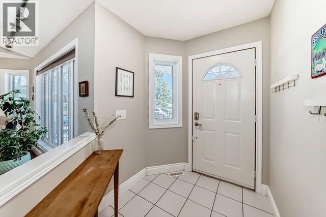 Photo de la propriété:  8 West Park Place  AB T4C 1J7 