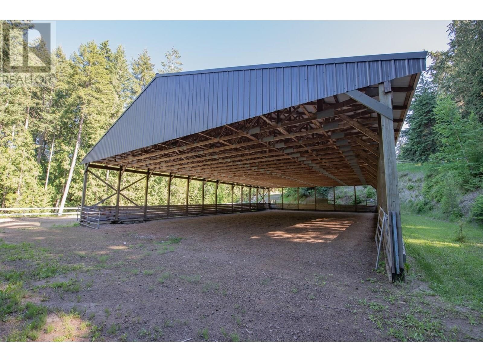 Property Photo:  4091 10 Avenue Southeast  BC V1E 1W7 