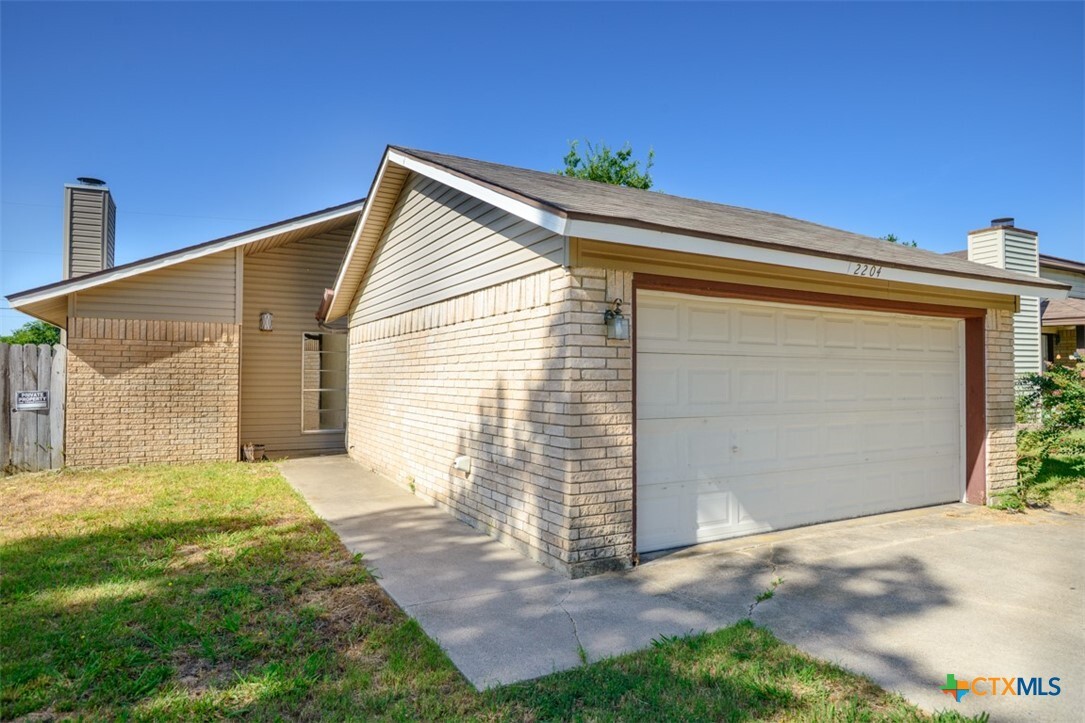 Property Photo: 2204 Carousel Drive TX 76543