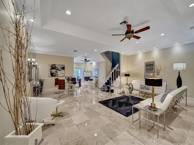 Property Photo:  368 NE 7th Ave  FL 33301 