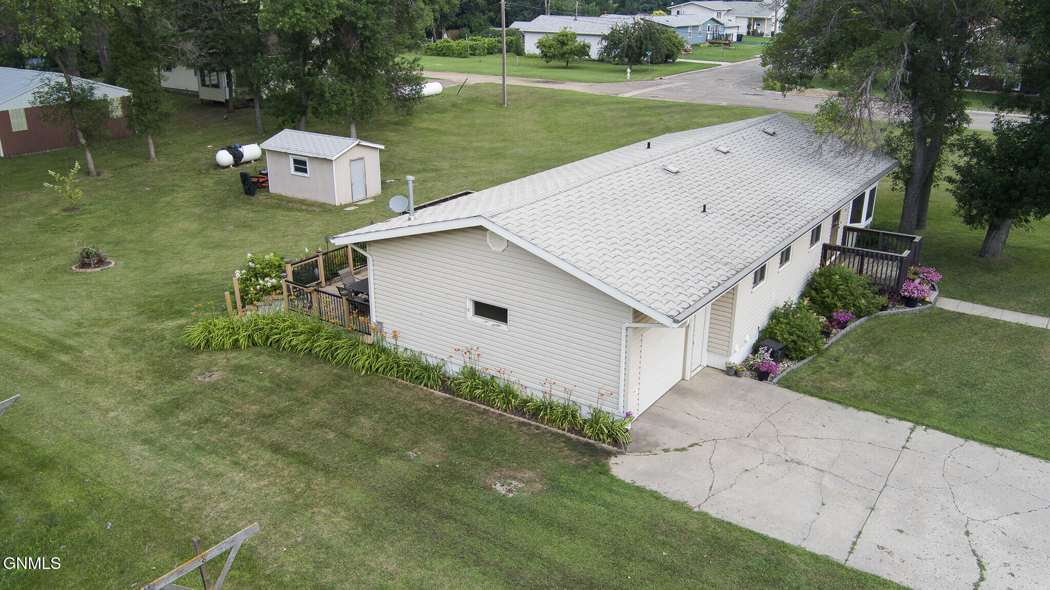 Property Photo:  218 Oliver Avenue N  ND 58530 