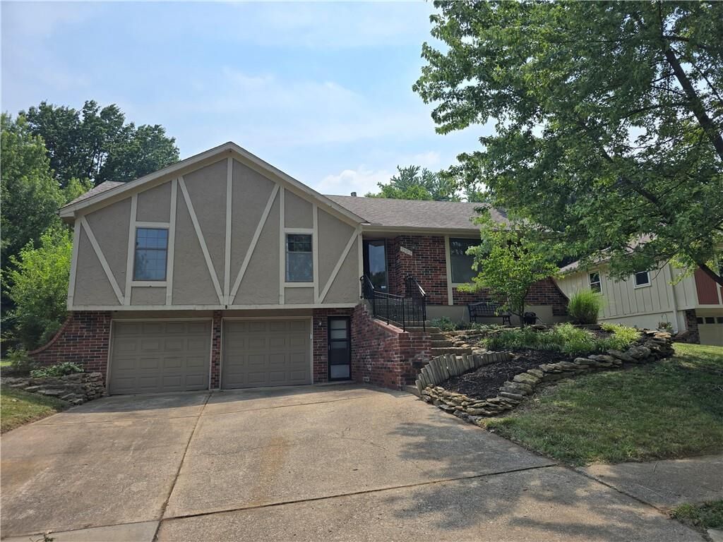Property Photo: 7505 E 132nd Terrace MO 64030