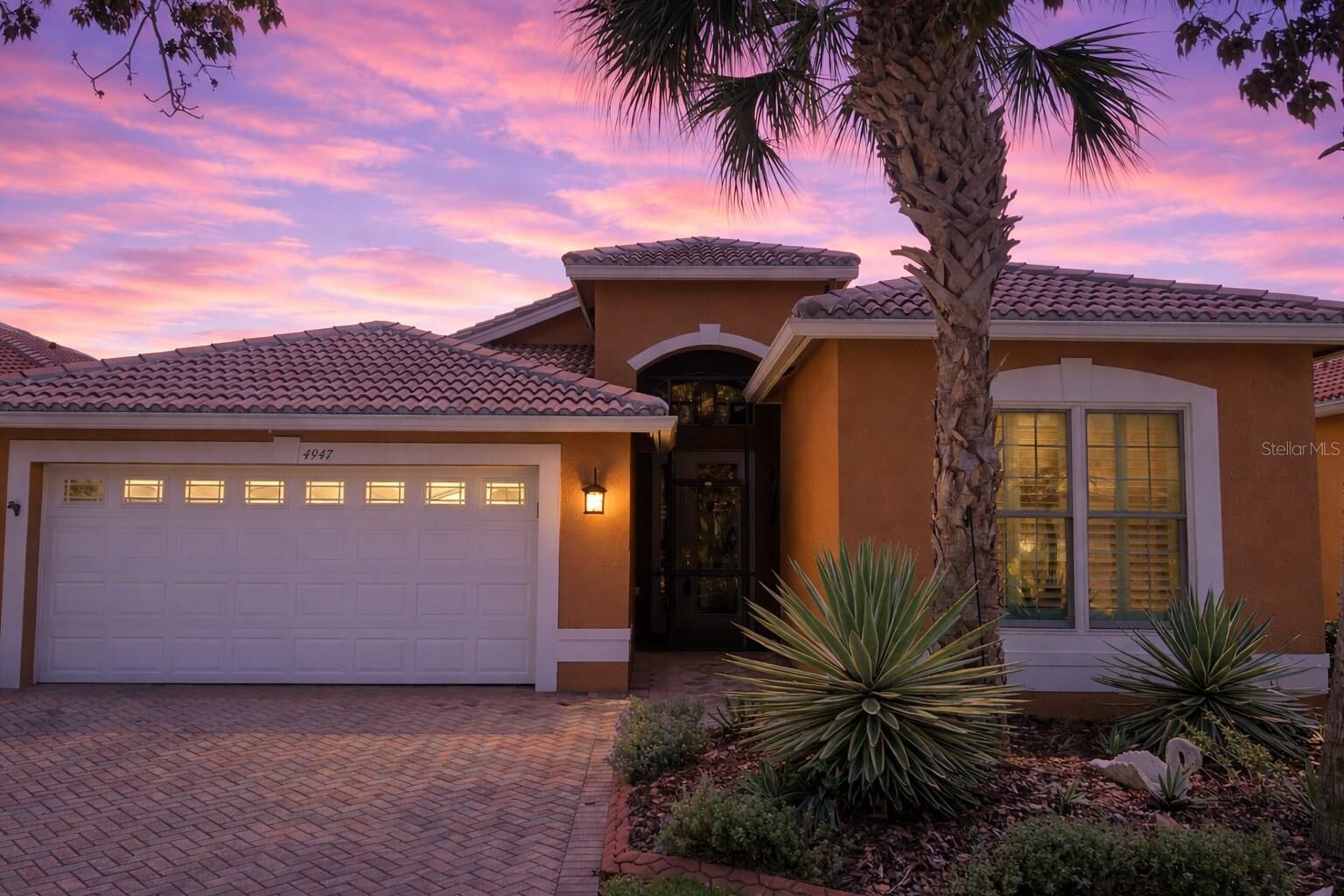 Property Photo:  4947 Sandy Brook Circle  FL 33598 