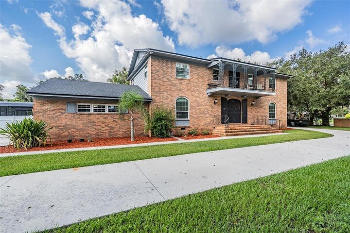Property Photo:  811 Fairlington Drive  FL 33813 