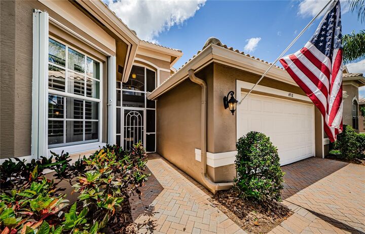 Property Photo:  4918 Sandy Brook Circle  FL 33598 