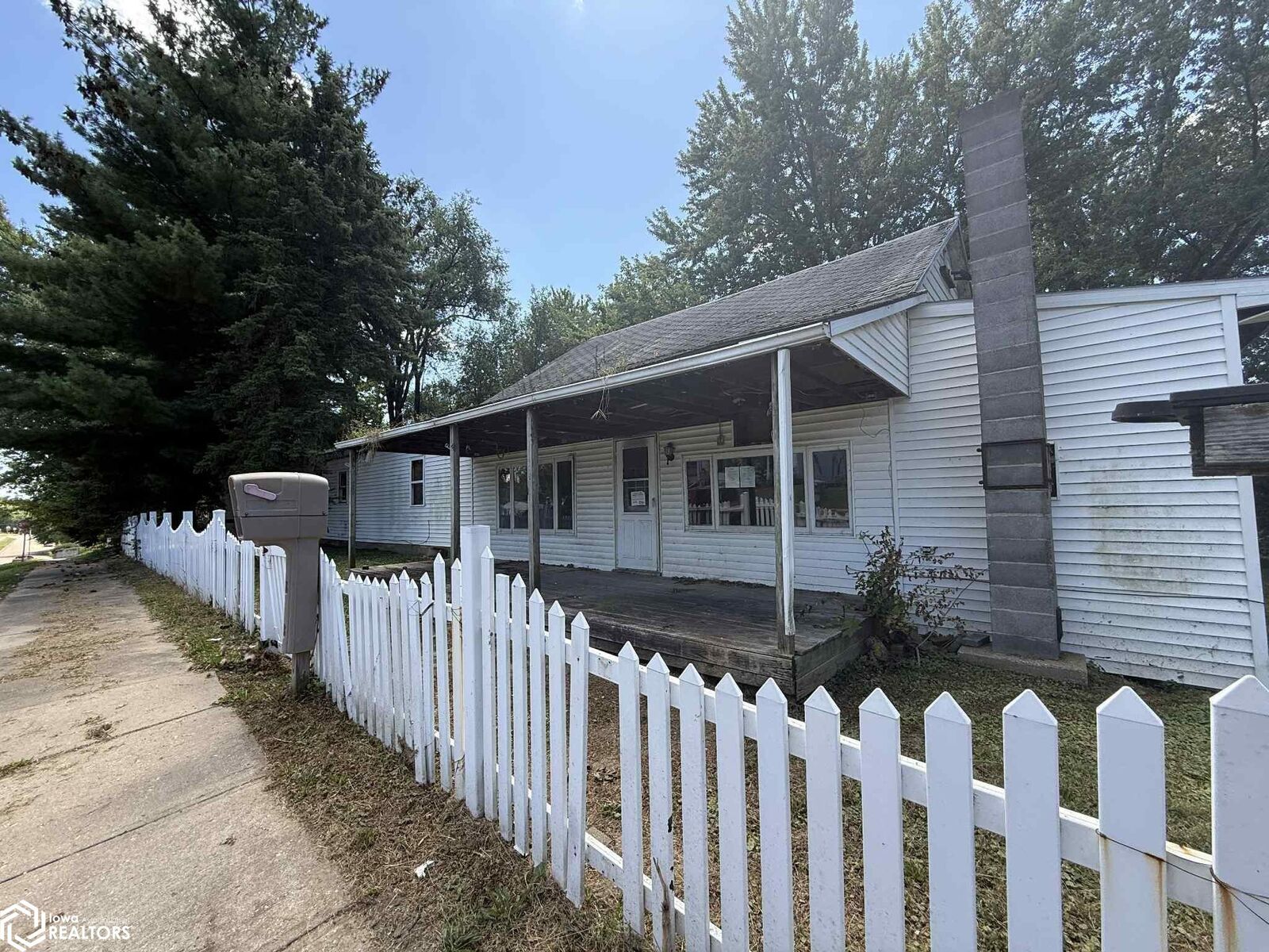 Property Photo: 918 Carroll Street IA 52632
