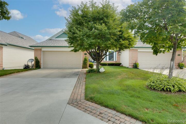 Property Photo:  923 Dockside Drive 15  MI 48060 4407 