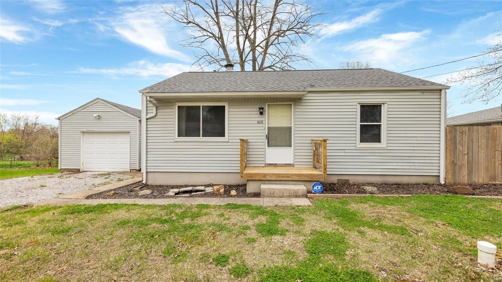 Property Photo:  409 Bernard Drive  IL 62223 