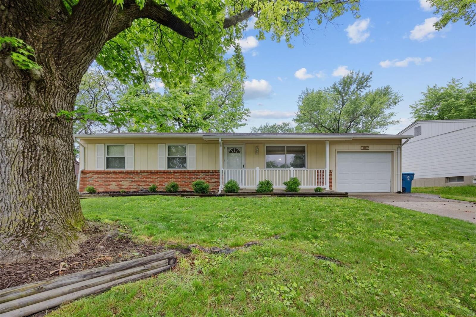 Property Photo: 2849 Essex Street MO 63301