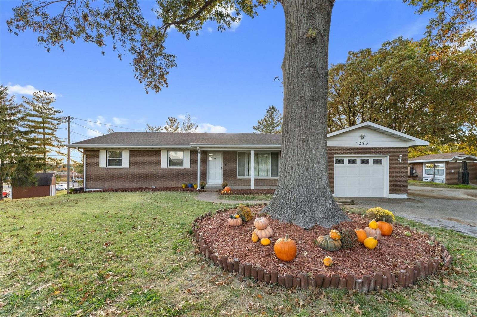 Property Photo:  1223 N Glenwood Drive  IL 62236 
