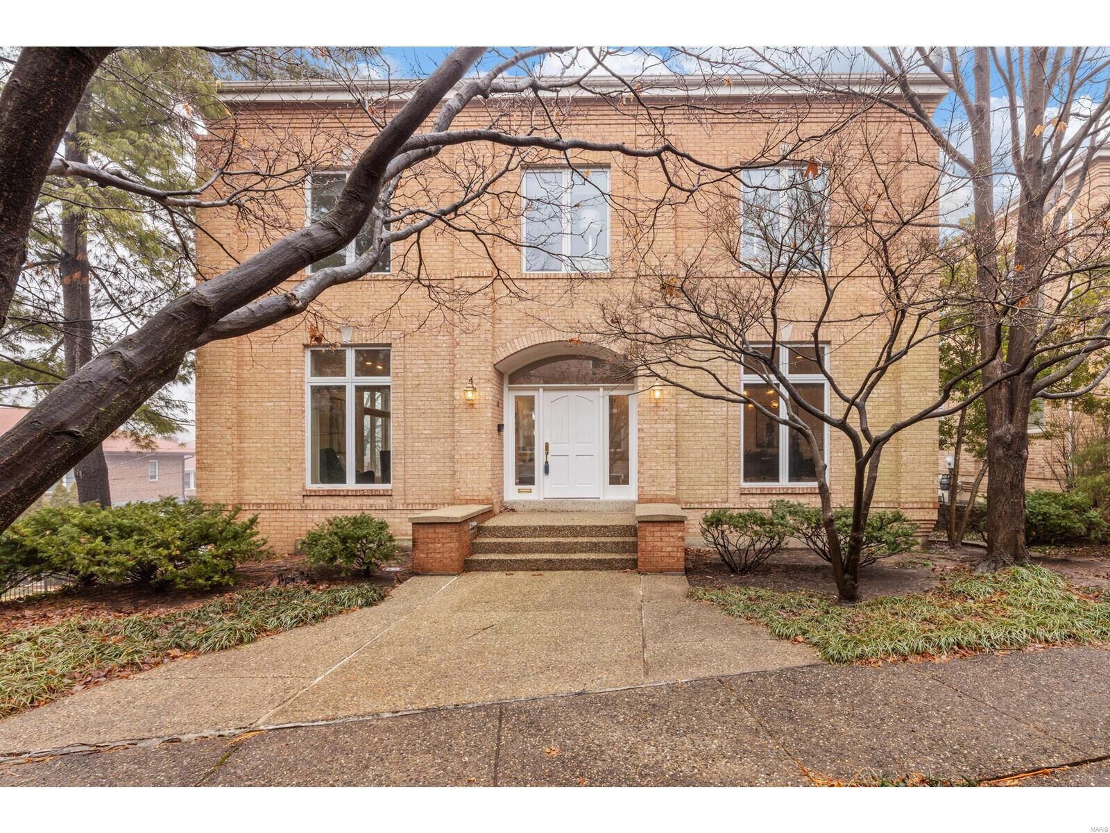 Property Photo:  4 W Walinca Walk  MO 63105 