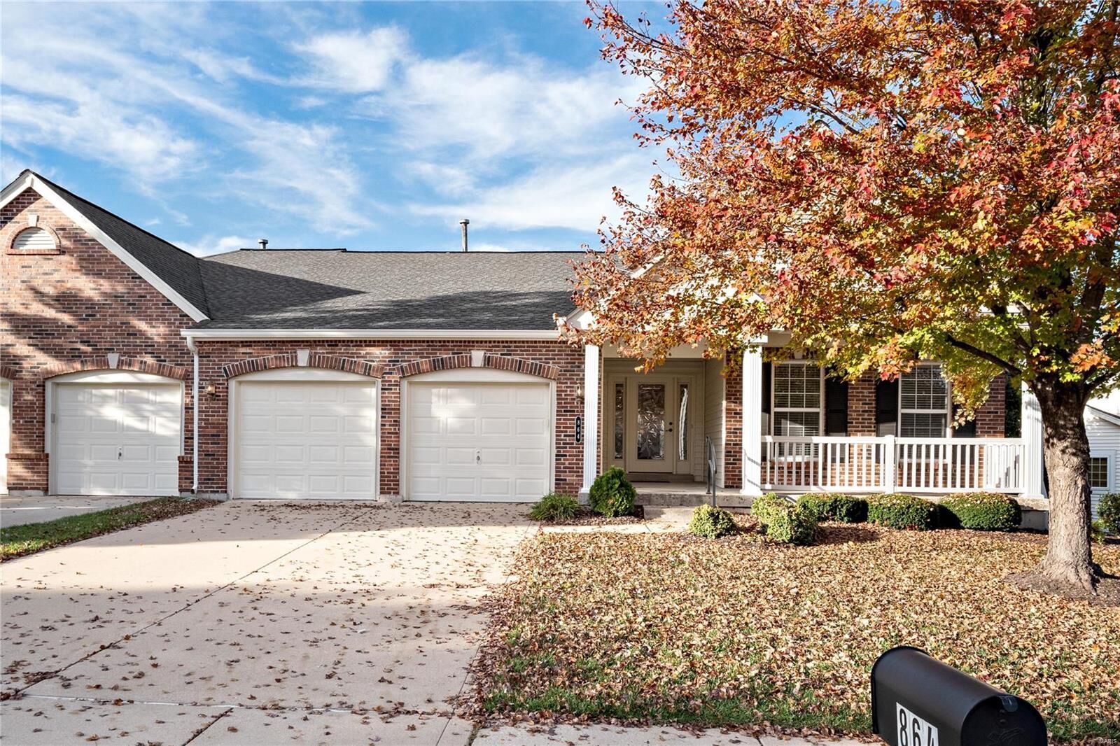 Property Photo: 864 Waterford Villas Drive MO 63367