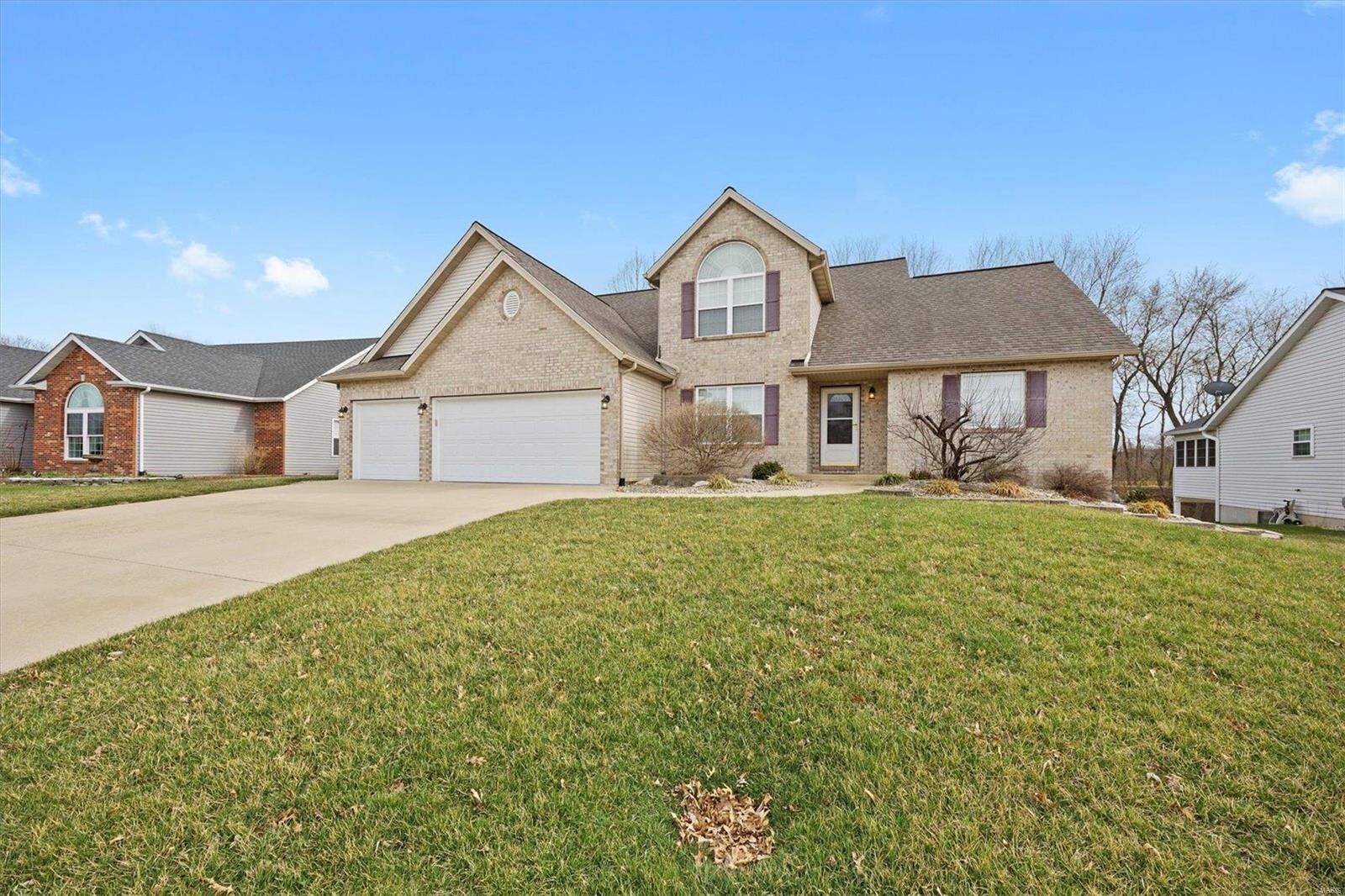 Property Photo:  32 Annebriar Drive  IL 62062 