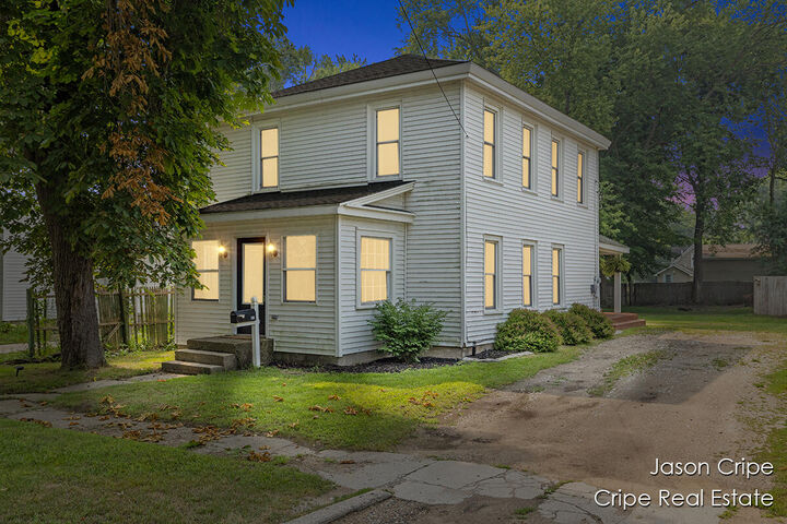 Property Photo:  405 E State Street  MI 48838 