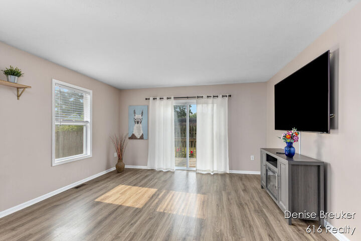Property Photo: 1314 Hollywood Street NE MI 49505