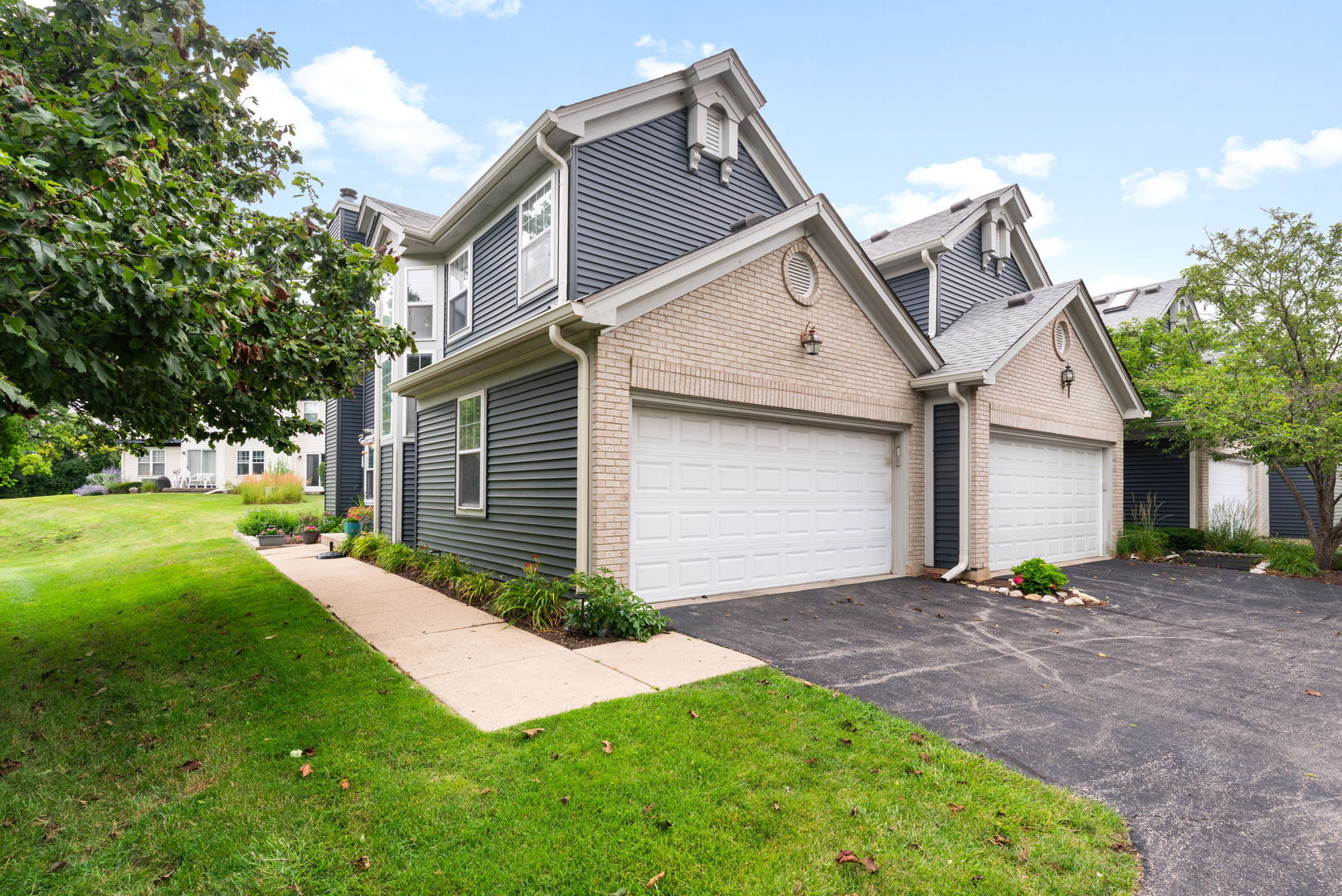 Property Photo:  295 Kresswood Drive  IL 60185 