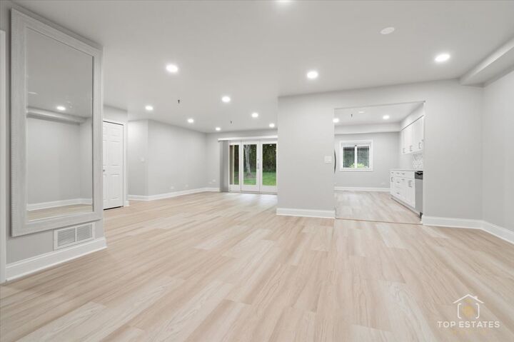 Property Photo:  960 Ivy Lane A  IL 60015 