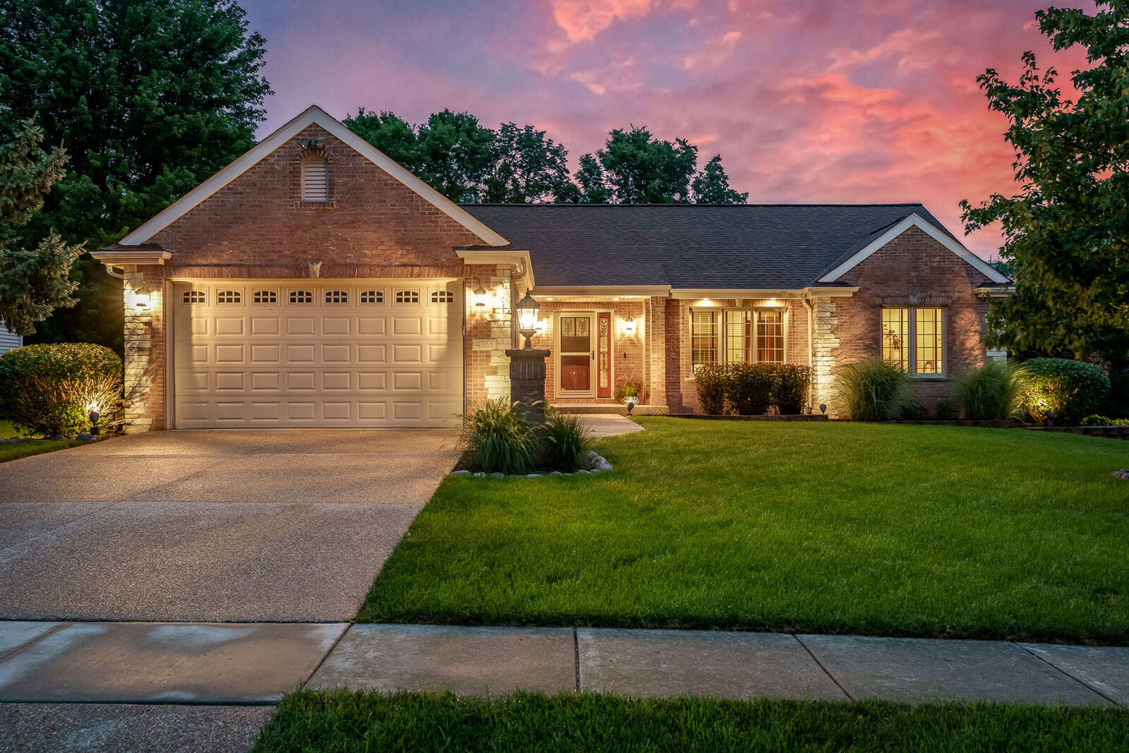 Property Photo:  4768 Lindbloom Lane  IL 61016 